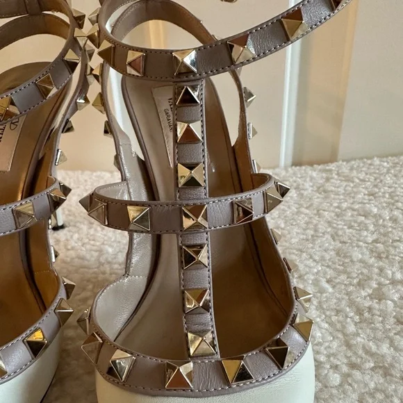 Valentino Garavani Rockstud Caged Leather Pump Ivory Poudre - Picture 9 of 15